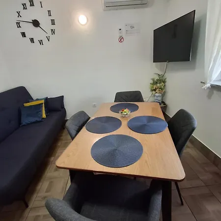 Mirela Vrh (Krk)