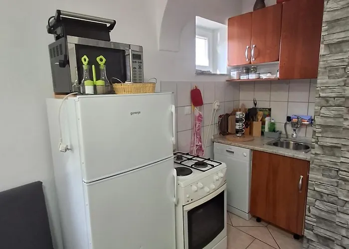 Mirela Vrh (Krk)