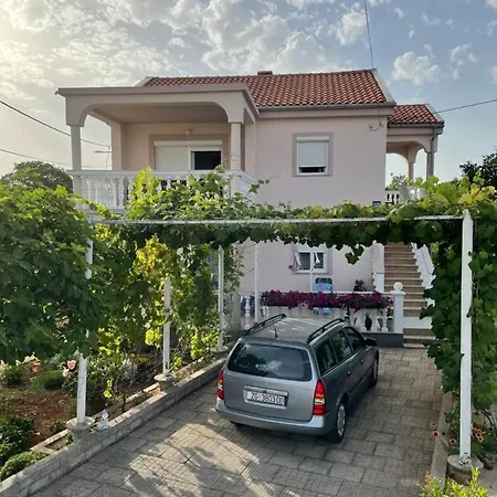 Apartment Mirela *