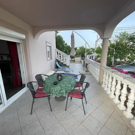 Mirela Apartment *